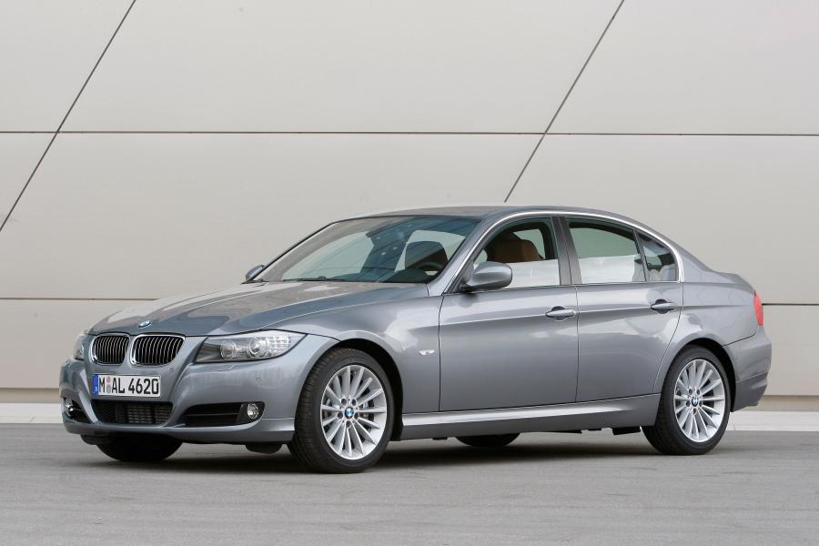  BMW 330d 2009 года  (фото 1 из 12)